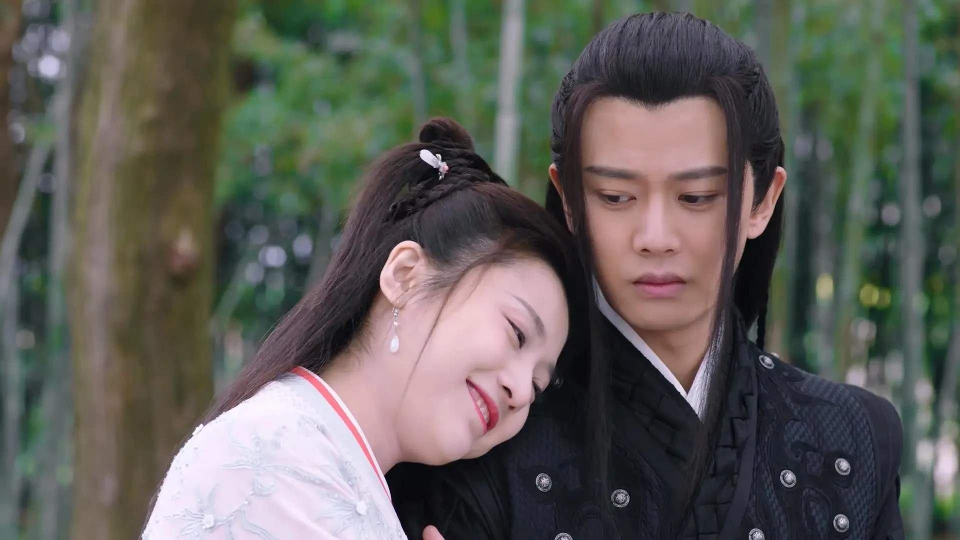 基:全黑队防线的“铁壁”,他对抗对手的强力进攻令人畏惧